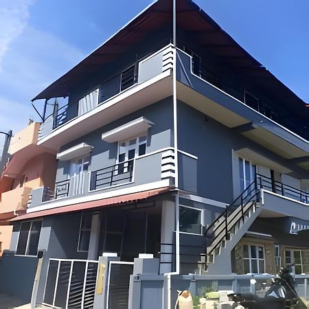 Cloudy Adobe Villa Madikeri Buitenkant foto