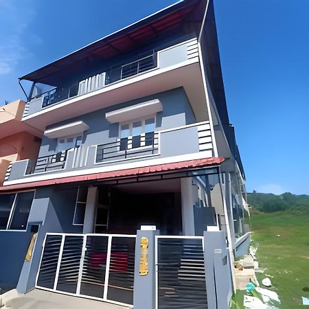 Cloudy Adobe Villa Madikeri Buitenkant foto