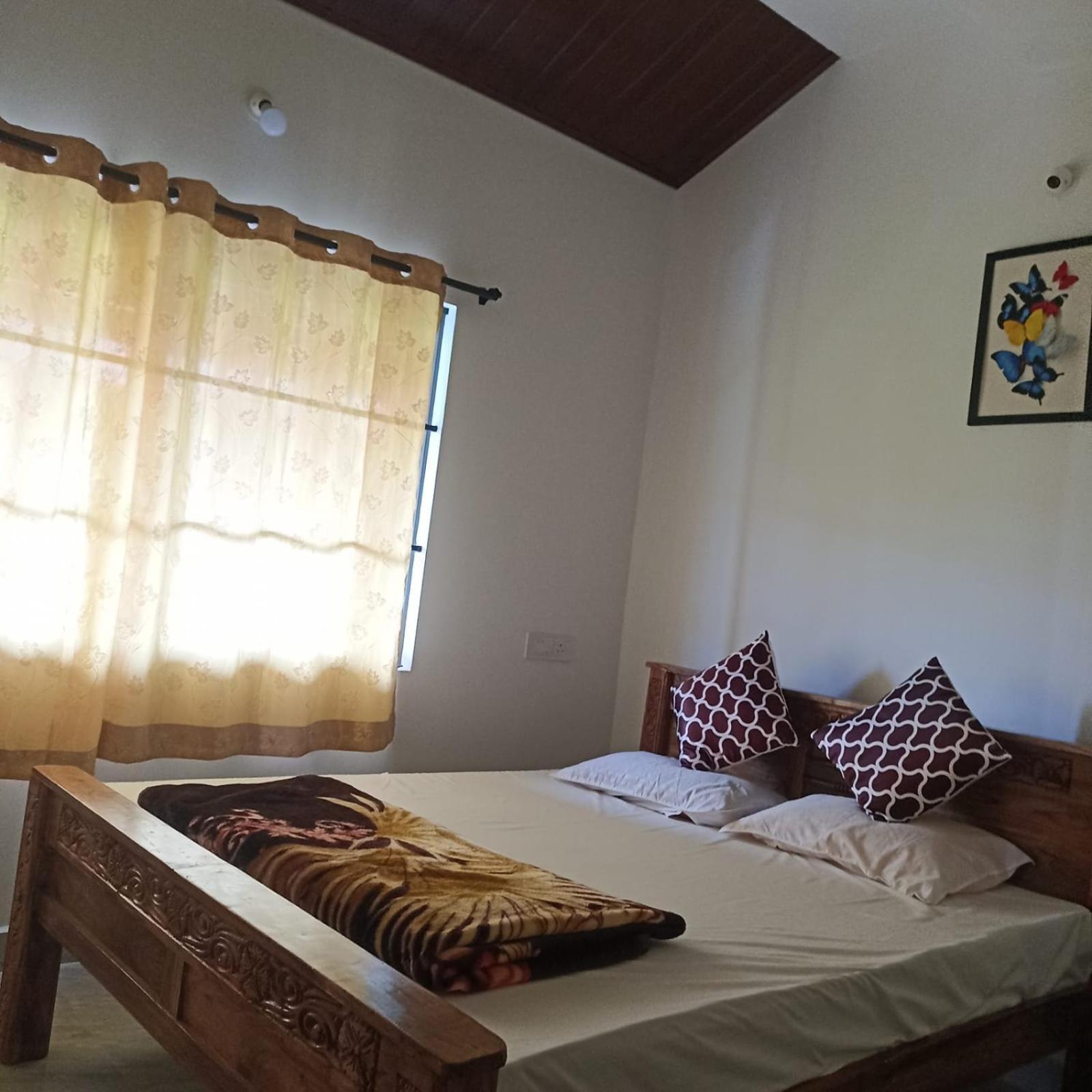 Cloudy Adobe Villa Madikeri Buitenkant foto